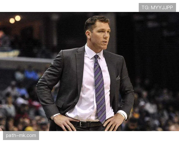 迪巴拉展示灵活战术意识,巧妙无球跑动提升球队进攻状态 迪巴拉展示灵活战术意识,巧妙无球跑动提升球队进攻状态